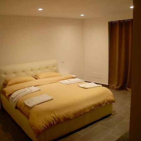 Yuba - Aragon Home Holiday Монталбано Еликона Екстериор снимка
