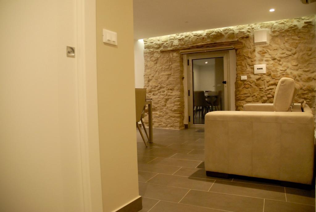 Yuba - Aragon Home Holiday Монталбано Еликона Екстериор снимка