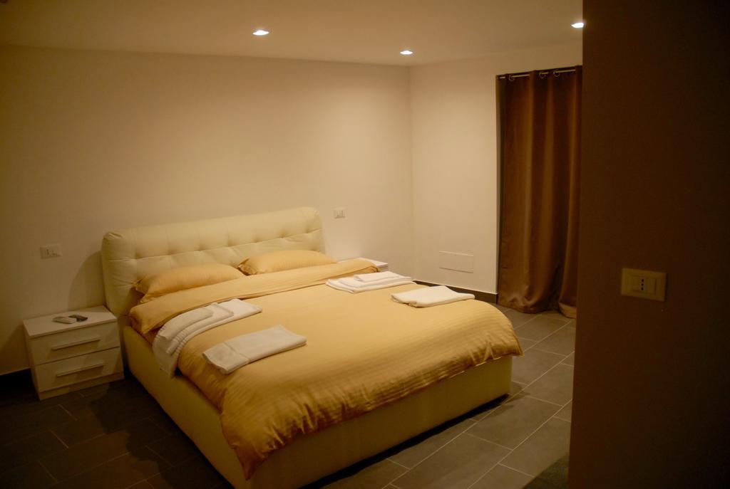 Yuba - Aragon Home Holiday Монталбано Еликона Екстериор снимка